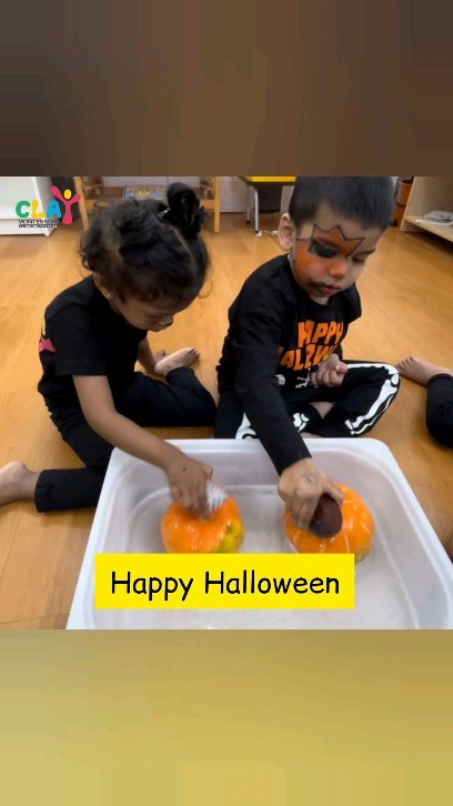 🎃 Happy Halloween!
#claymontessori #halloween2023 #halloween #costume #montessori #mumbai #Preschools #Matunga #sion #dadar #Wadala #toddlers #reels #halloweenindia #dressup