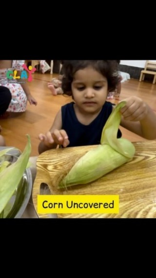 Children enjoy preparing food, an activity that fosters significant language development as well as improvements in coordinated movements.  #claymontessori #montessoripreschool #preschool #mumbai #matunga #dadar #wadala #sion #parel  Co-ordinated movement, language development in toddlers